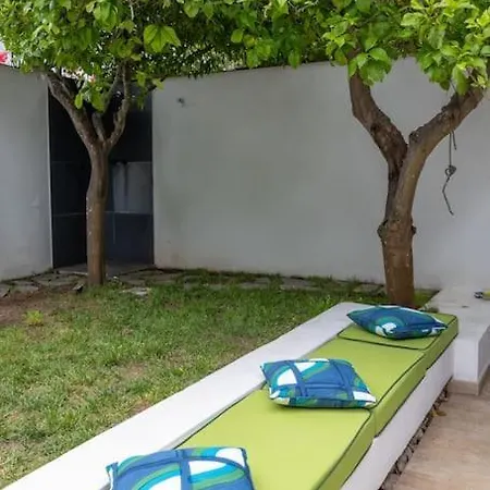 Lemon House, * كابري