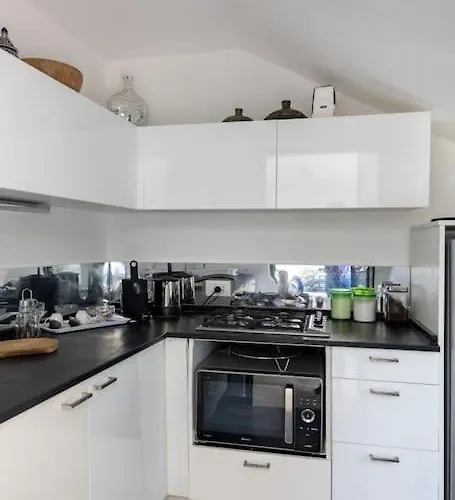 Lemon House, * كابري