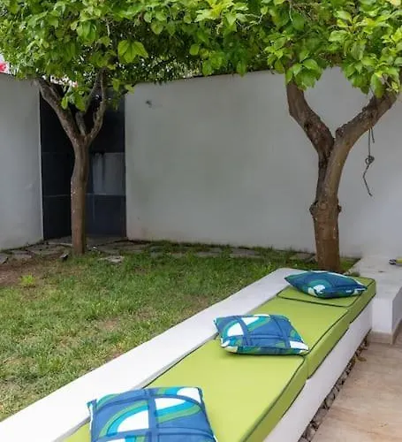 Lemon House, * קאפרי