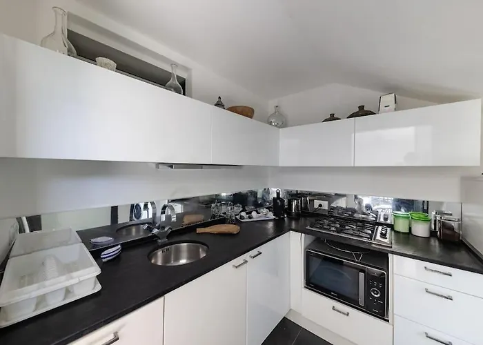 Lemon House, * קאפרי